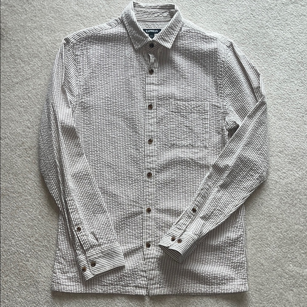 Like new! Men’s Express Seersucker Shirt | Size Small